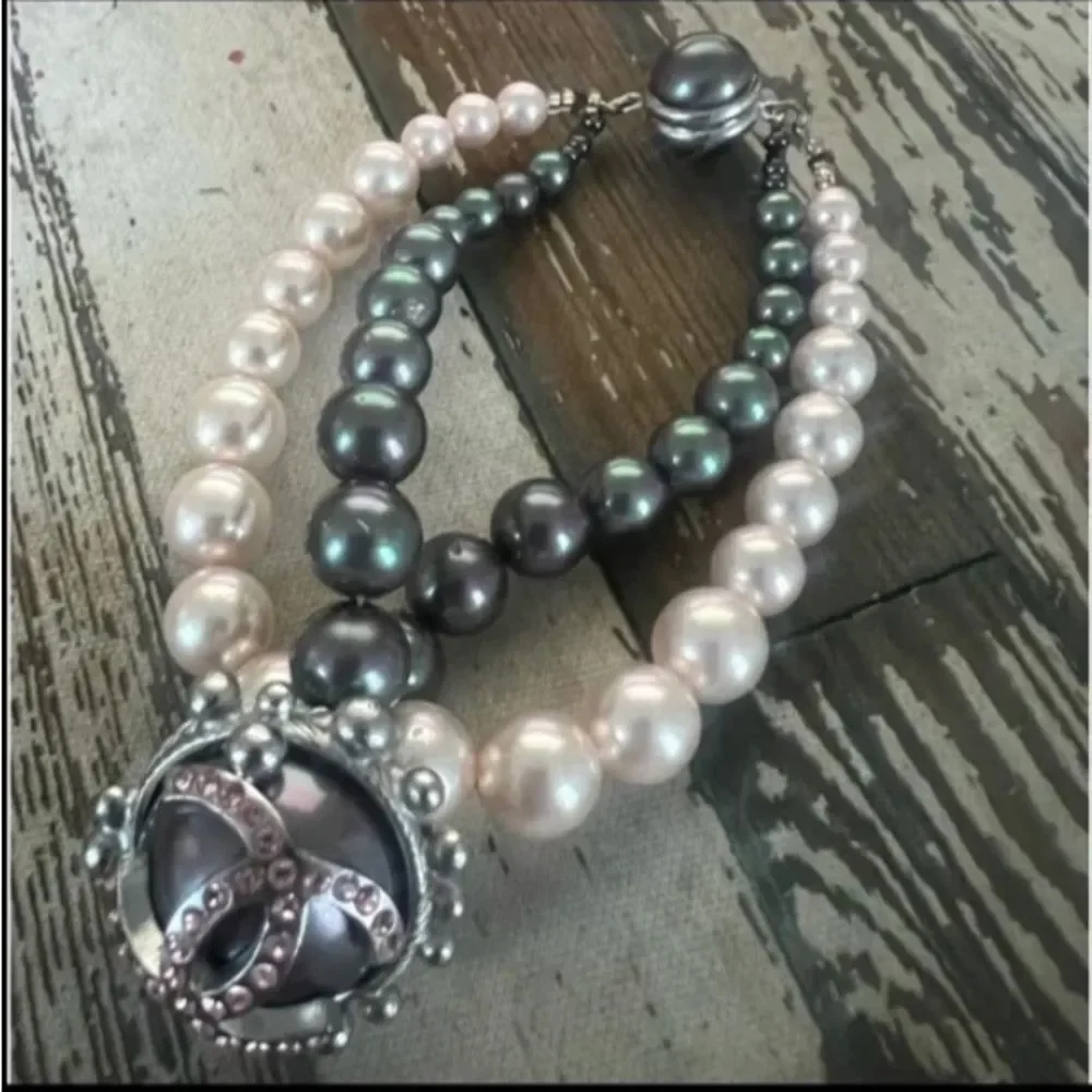 *AUTHENTIC* RARE Chanel Cruise 2002 Pink Crystal Double Pearl Strand Bra… - Picture 3 of 11